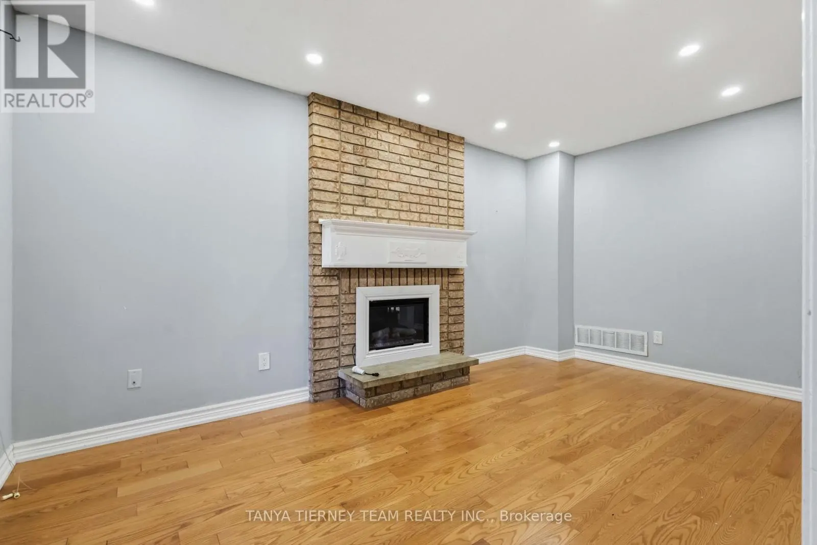 11 HUNTER DRIVE