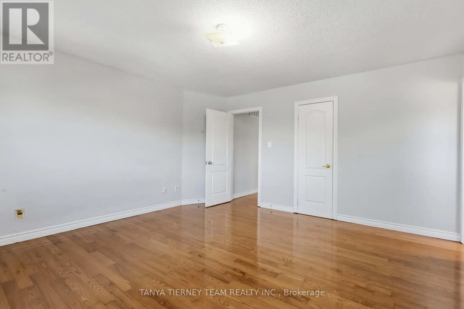 11 HUNTER DRIVE