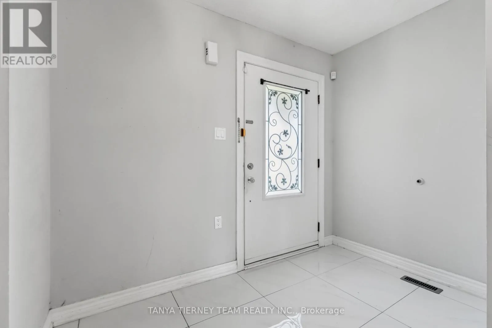 11 HUNTER DRIVE