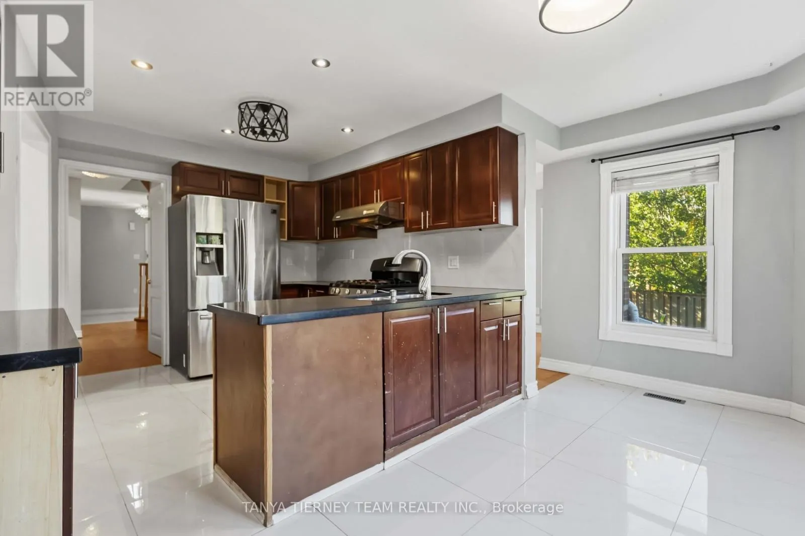 11 HUNTER DRIVE