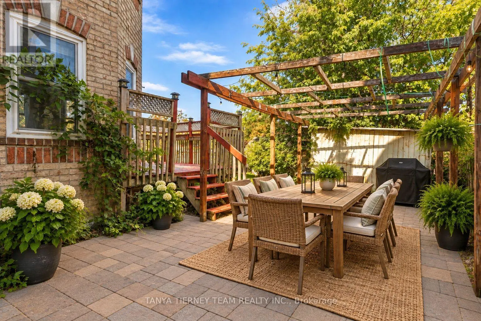 11 HUNTER DRIVE