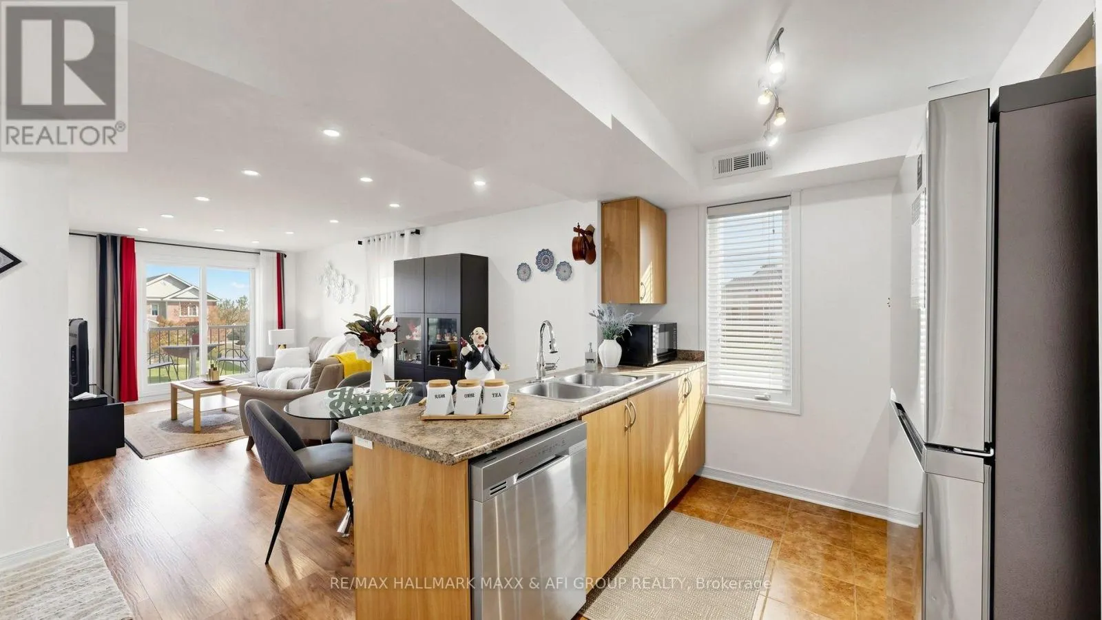 2 - 92 PETRA WAY