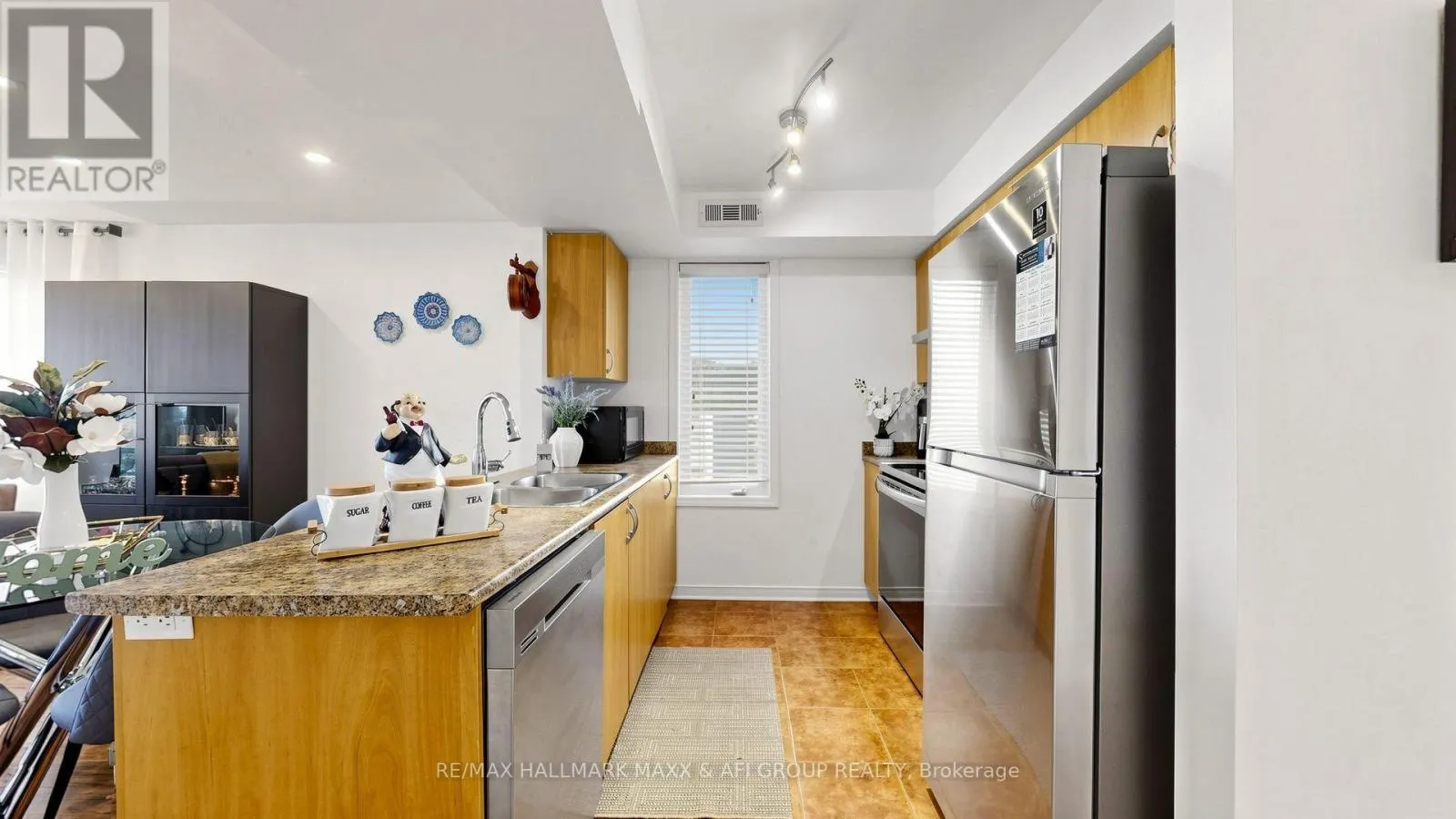 2 - 92 PETRA WAY