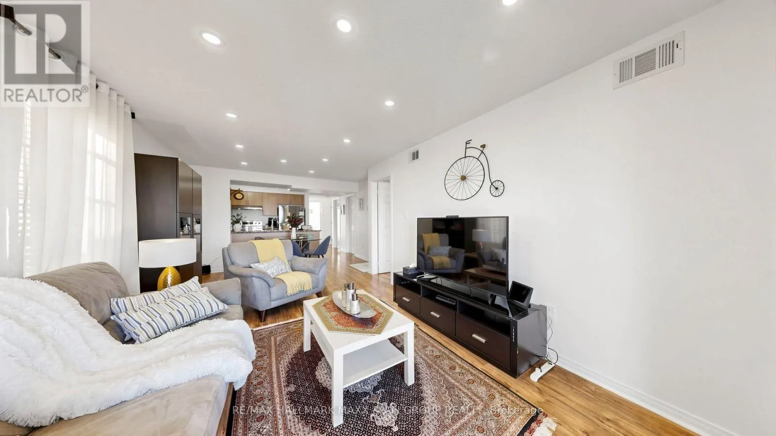 2 - 92 PETRA WAY