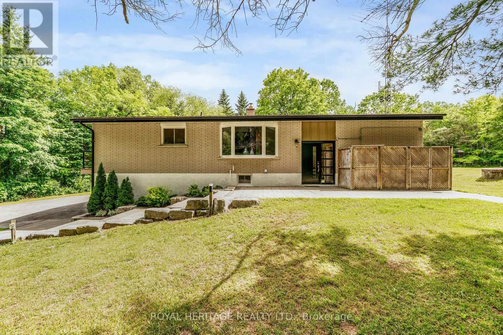 5260 CORONATION ROAD
