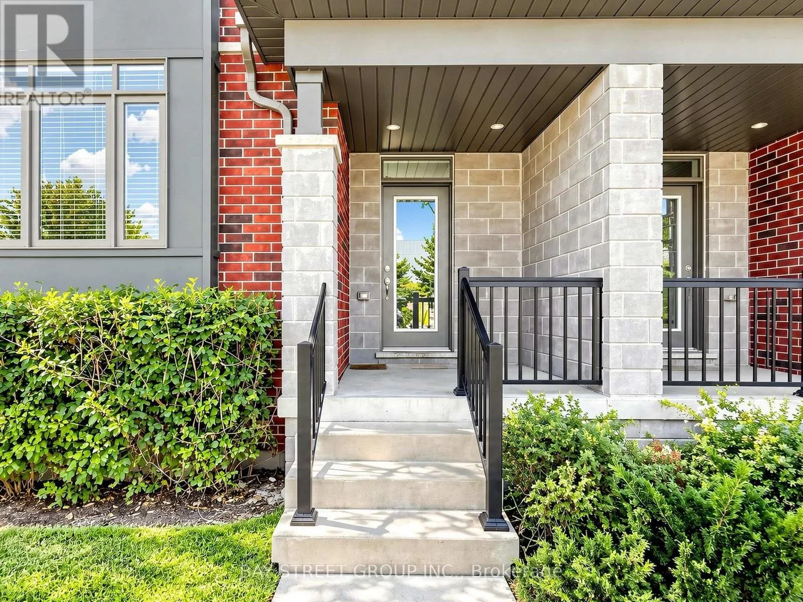 2 LONGSHORE WAY