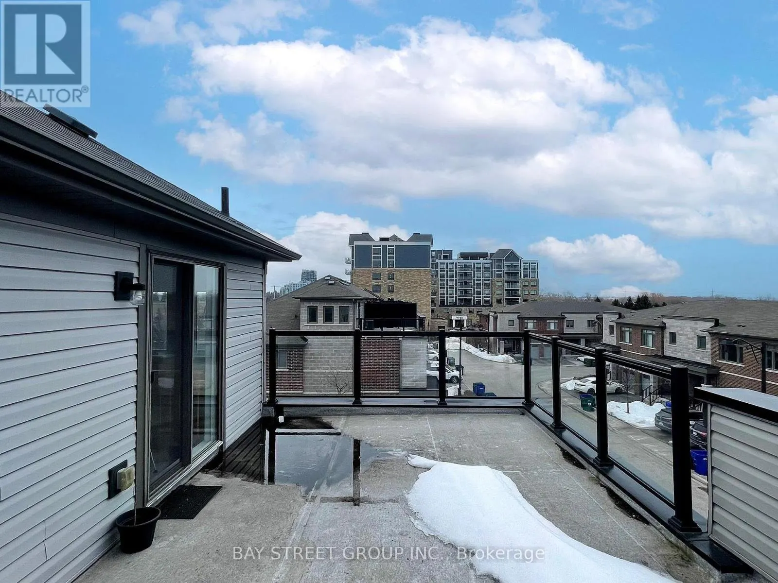 2 LONGSHORE WAY