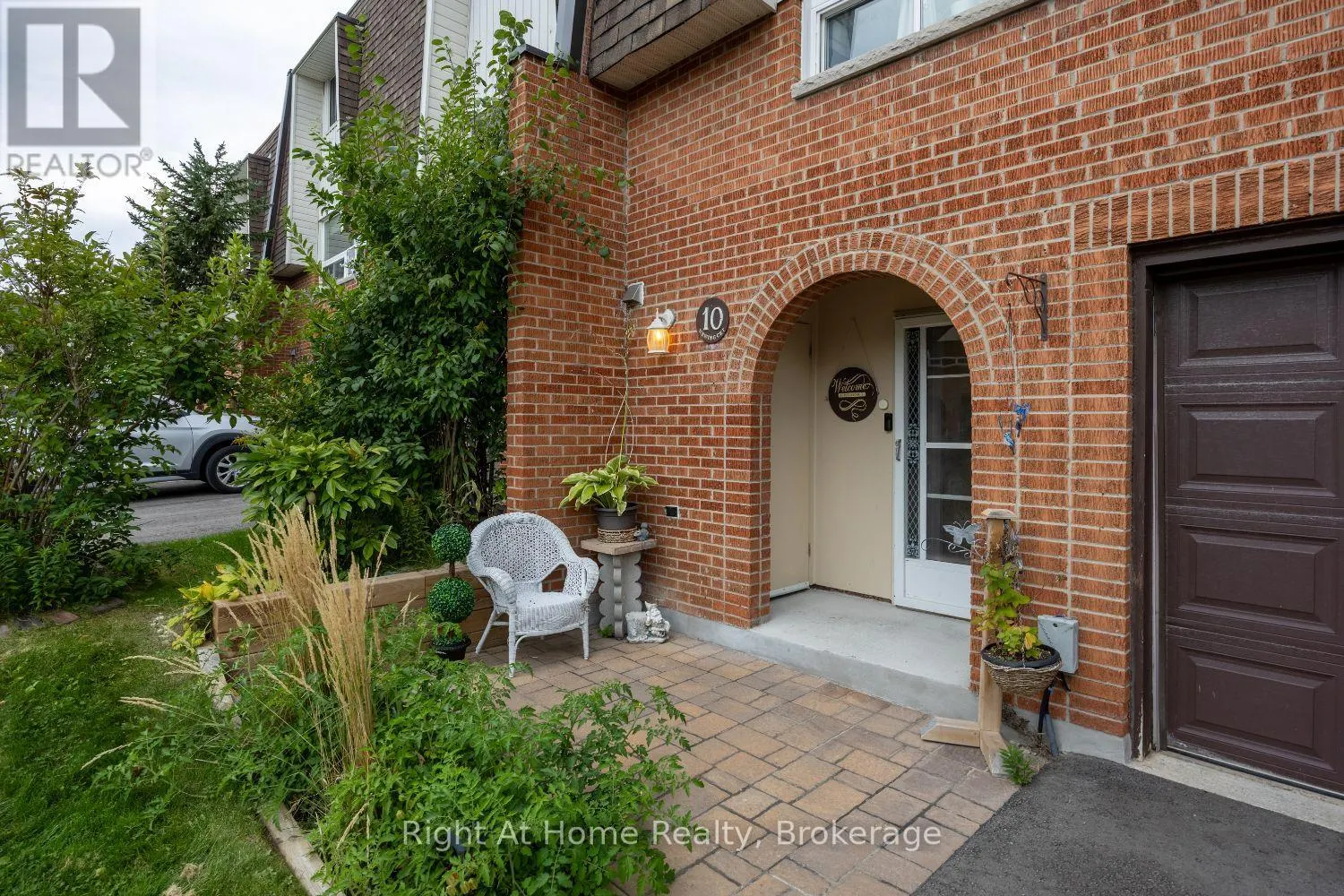 10 NEWING COURT