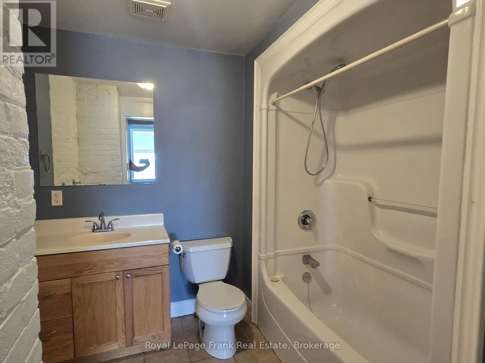 207 - 54 KING STREET E #207