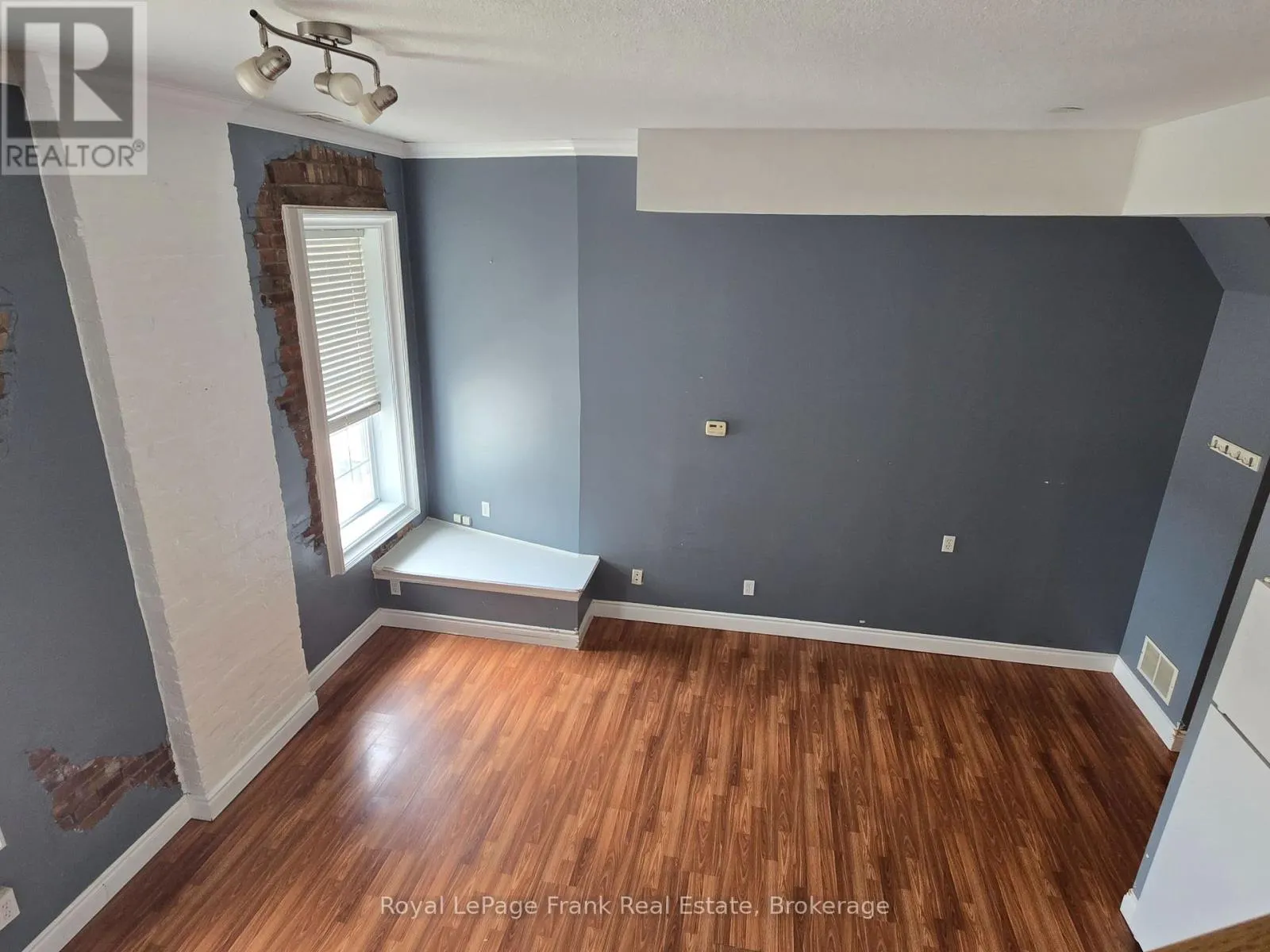207 - 54 KING STREET E #207