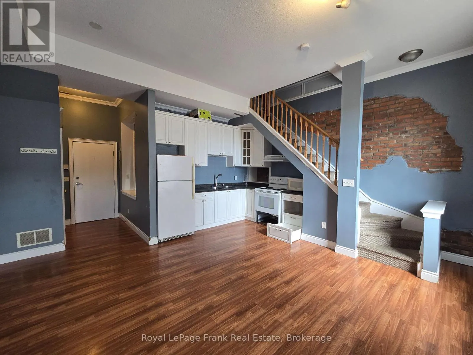 207 - 54 KING STREET E #207