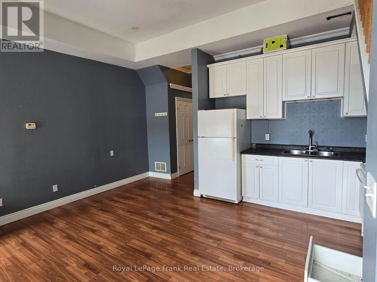 207 - 54 KING STREET E #207