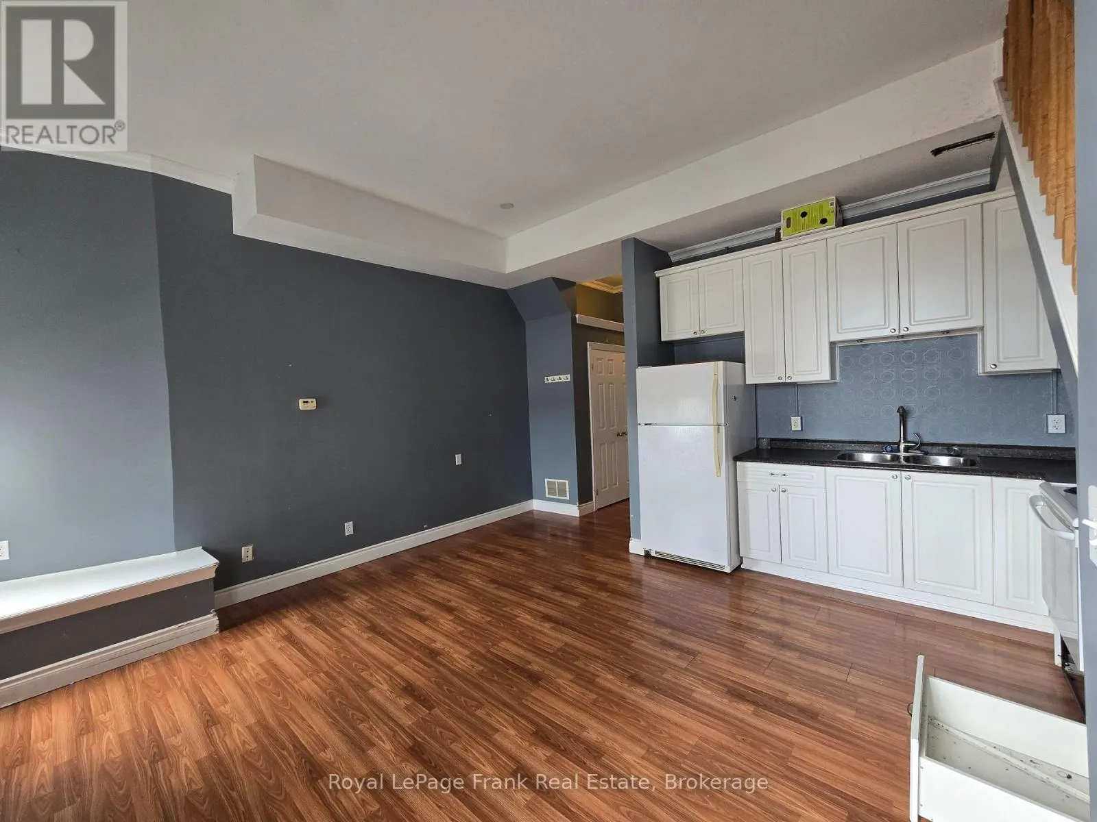 207 - 54 KING STREET E #207