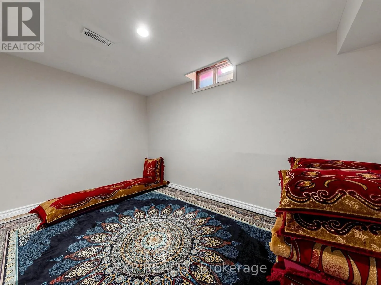 28 LONGFELLOW COURT