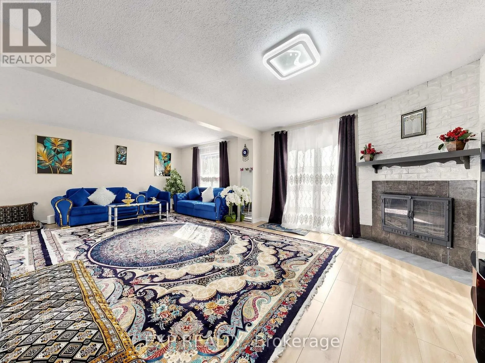 28 LONGFELLOW COURT