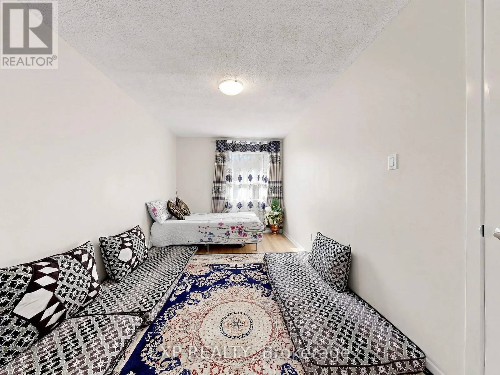 28 LONGFELLOW COURT
