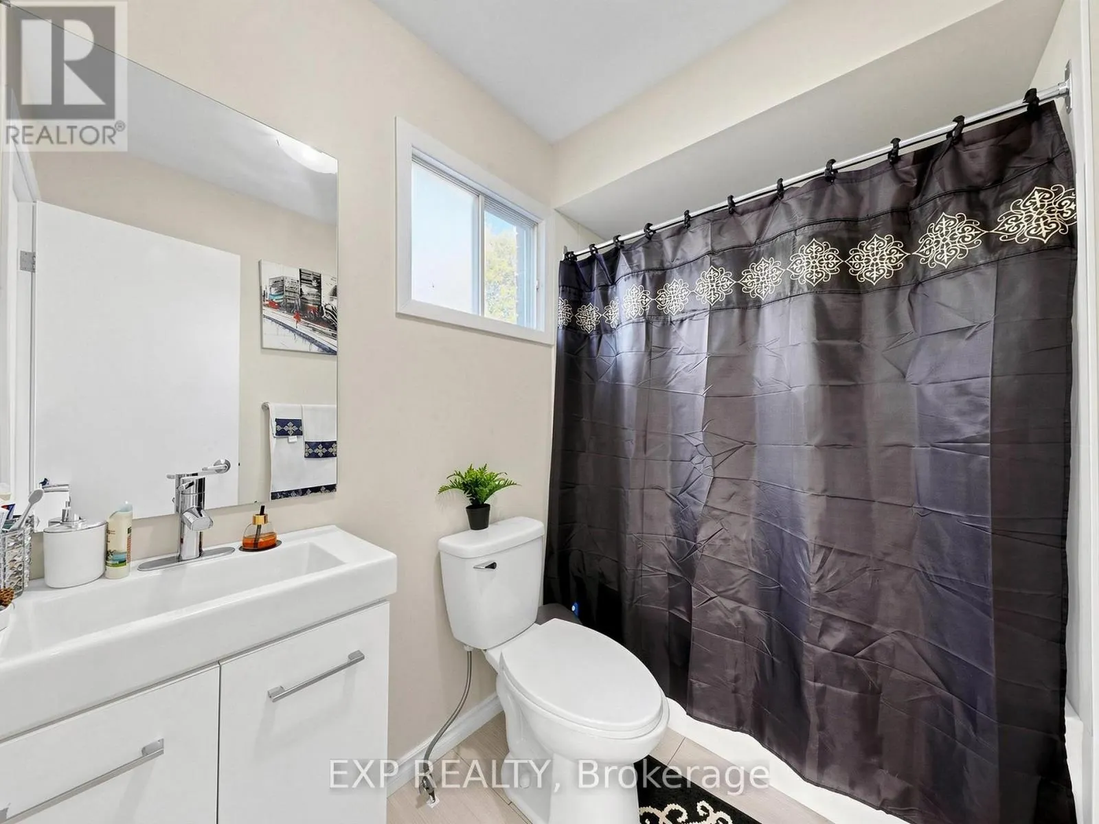 28 LONGFELLOW COURT