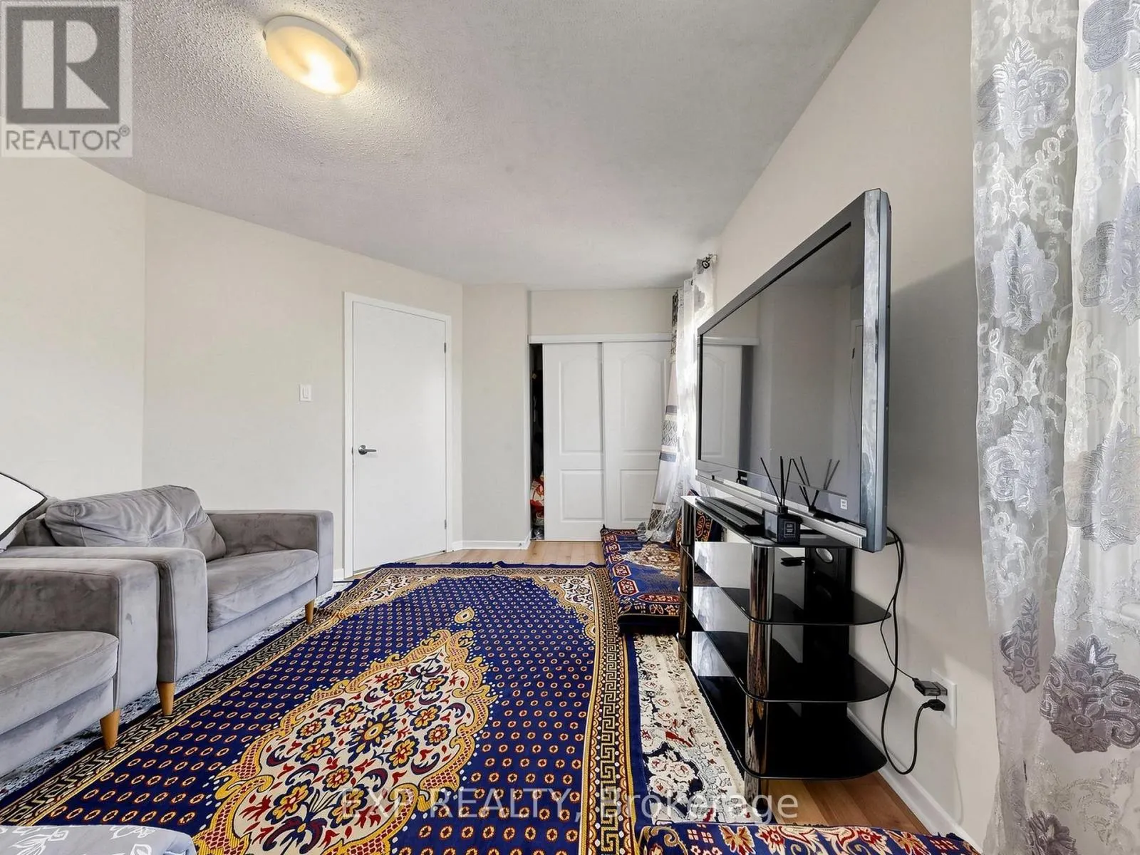 28 LONGFELLOW COURT