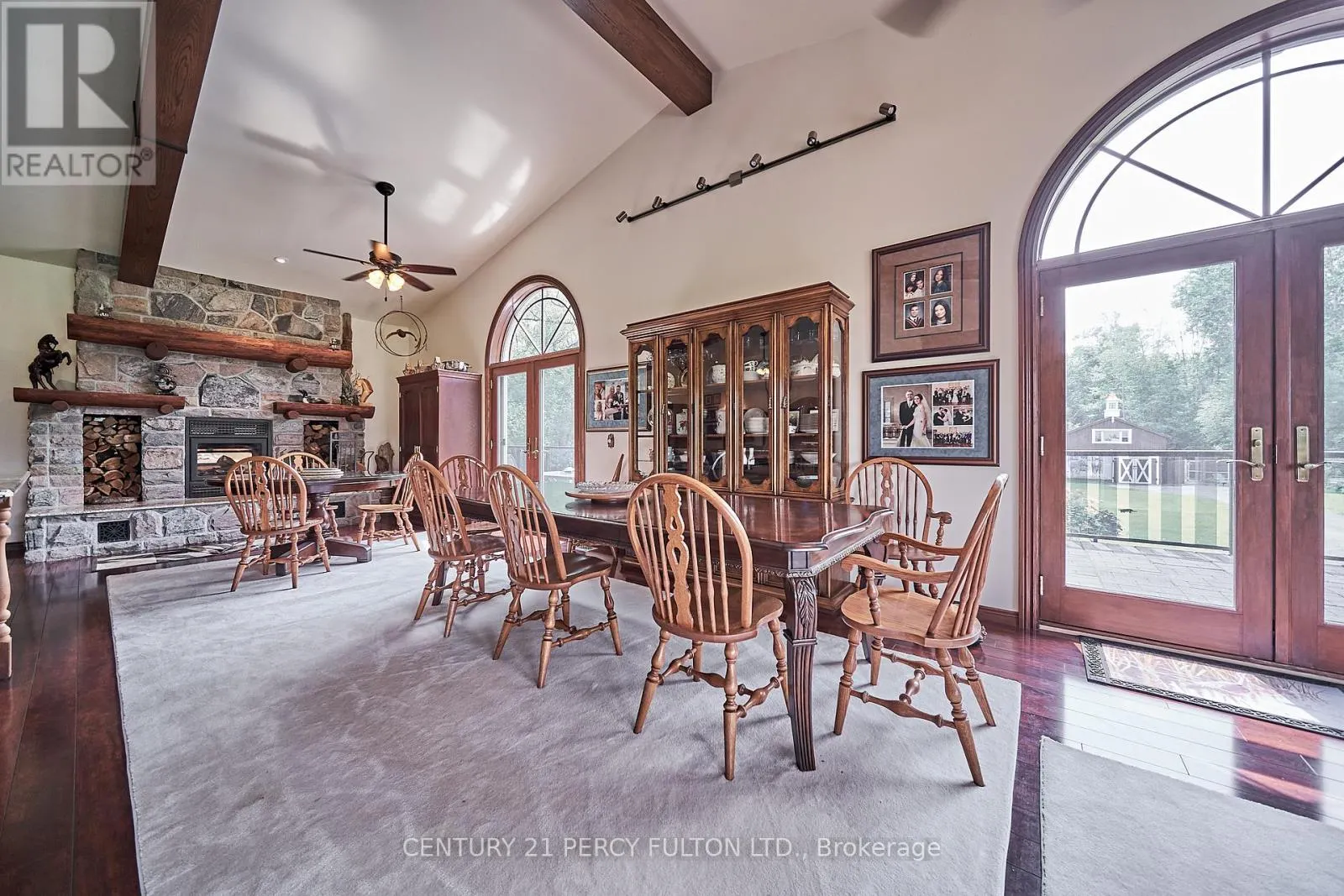 2733 TAUNTON ROAD