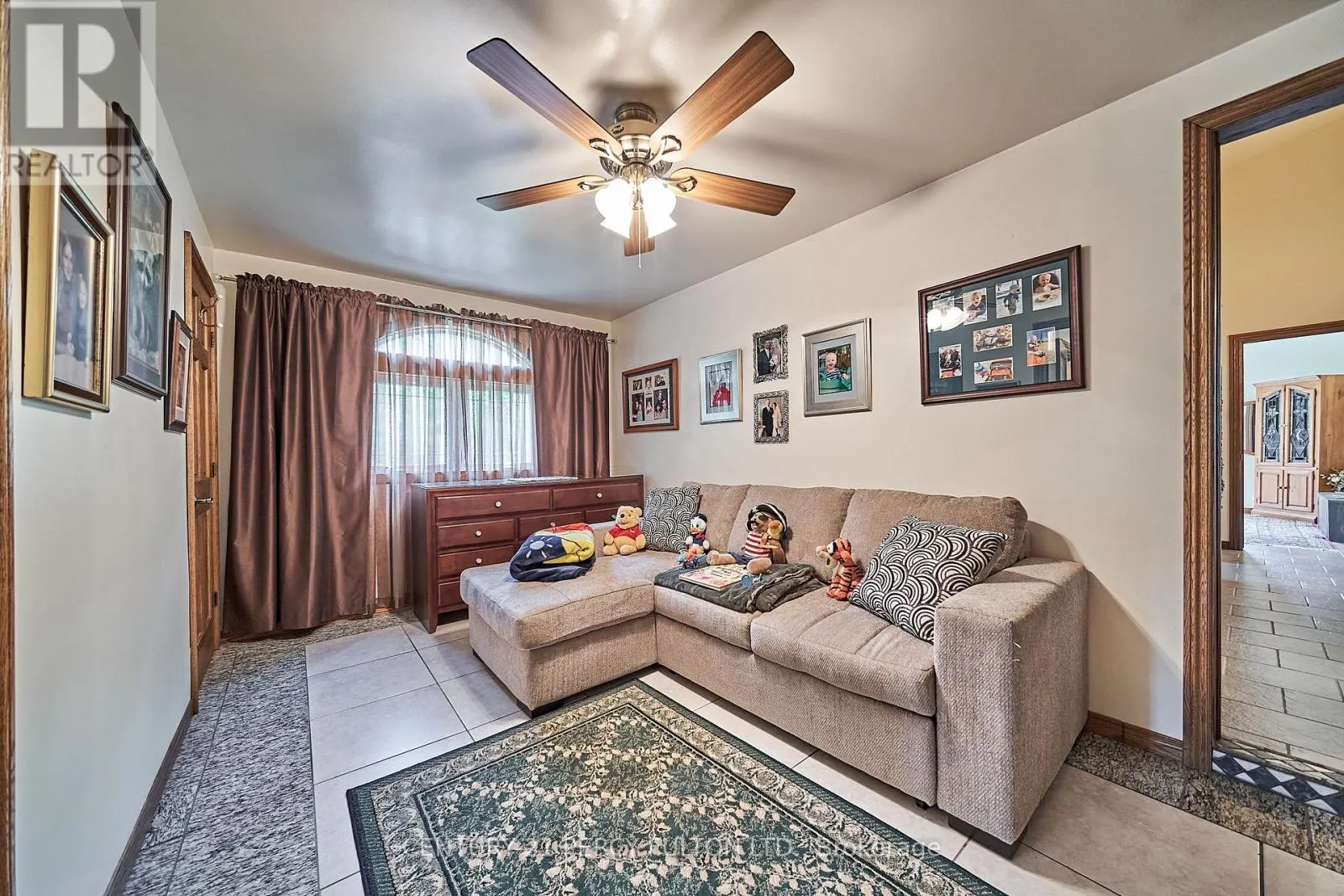 2733 TAUNTON ROAD