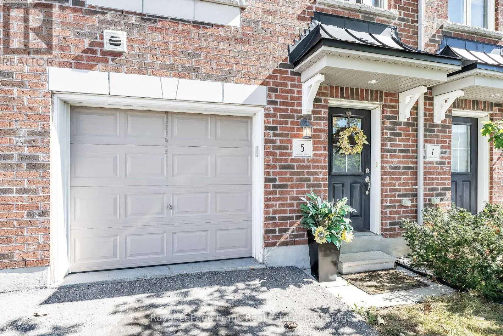 5 MARKHAM TRAIL