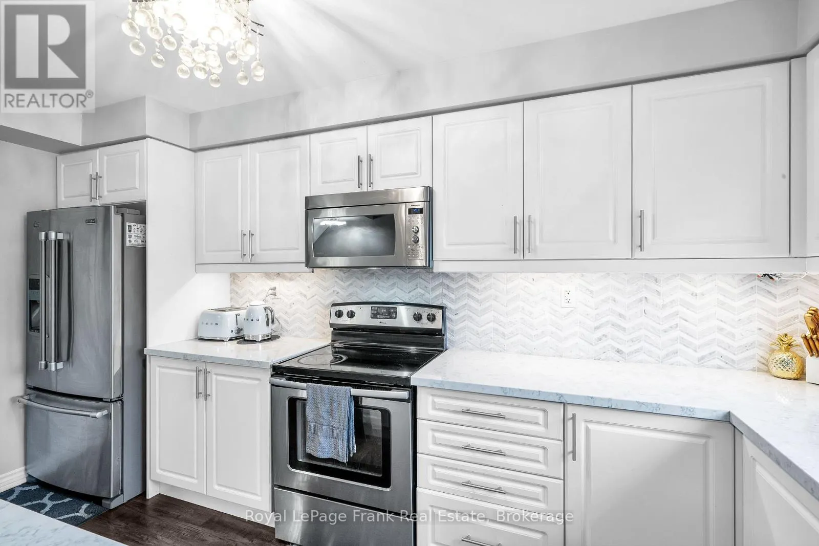 5 MARKHAM TRAIL