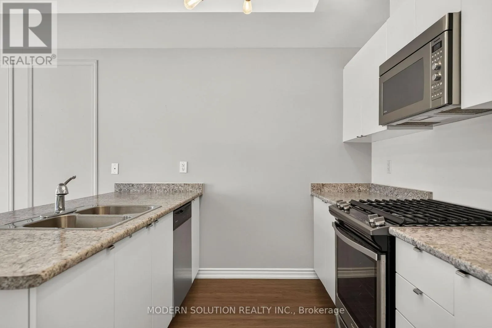 94 - 2584 WILLIAM JACKSON DRIVE