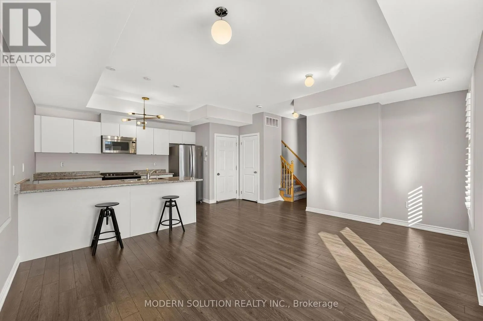 94 - 2584 WILLIAM JACKSON DRIVE