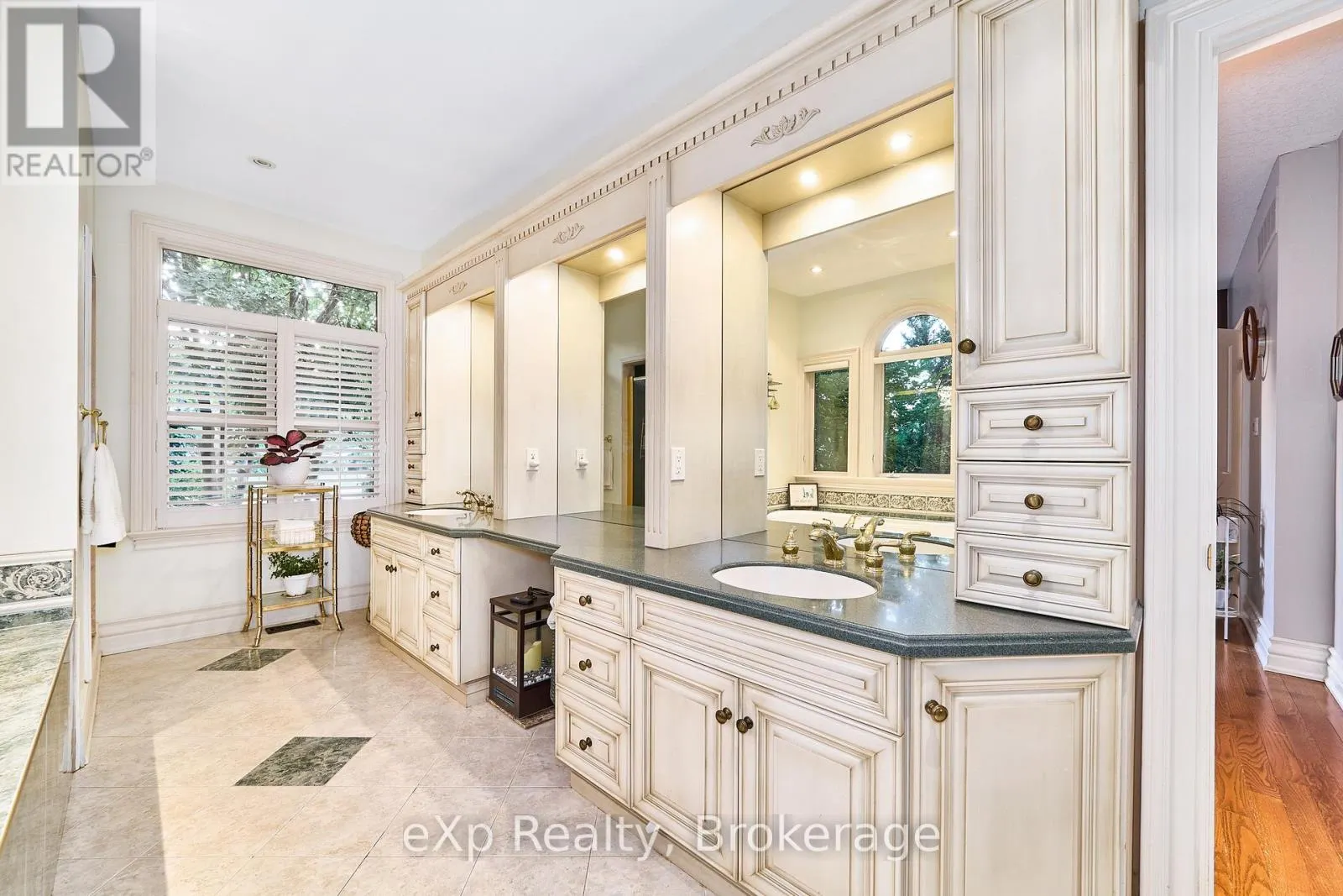 7860 CEDARBROOK TRAIL