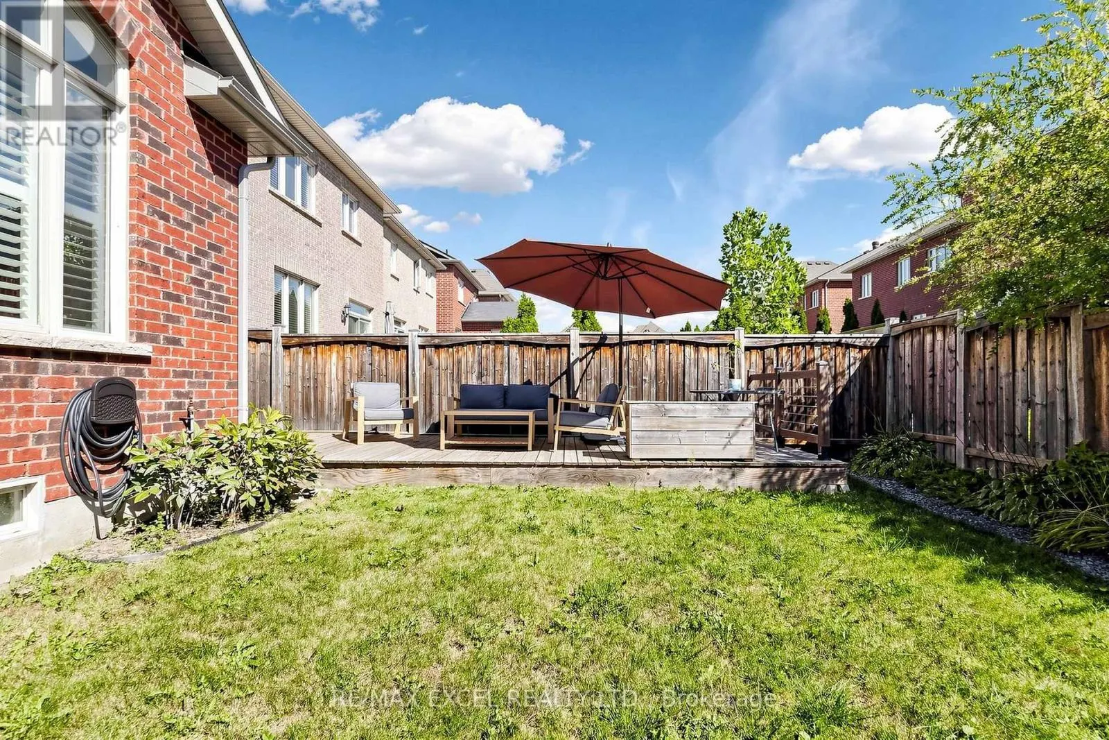 16 STOCKELL CRESCENT