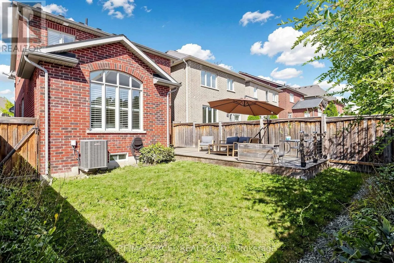 16 STOCKELL CRESCENT