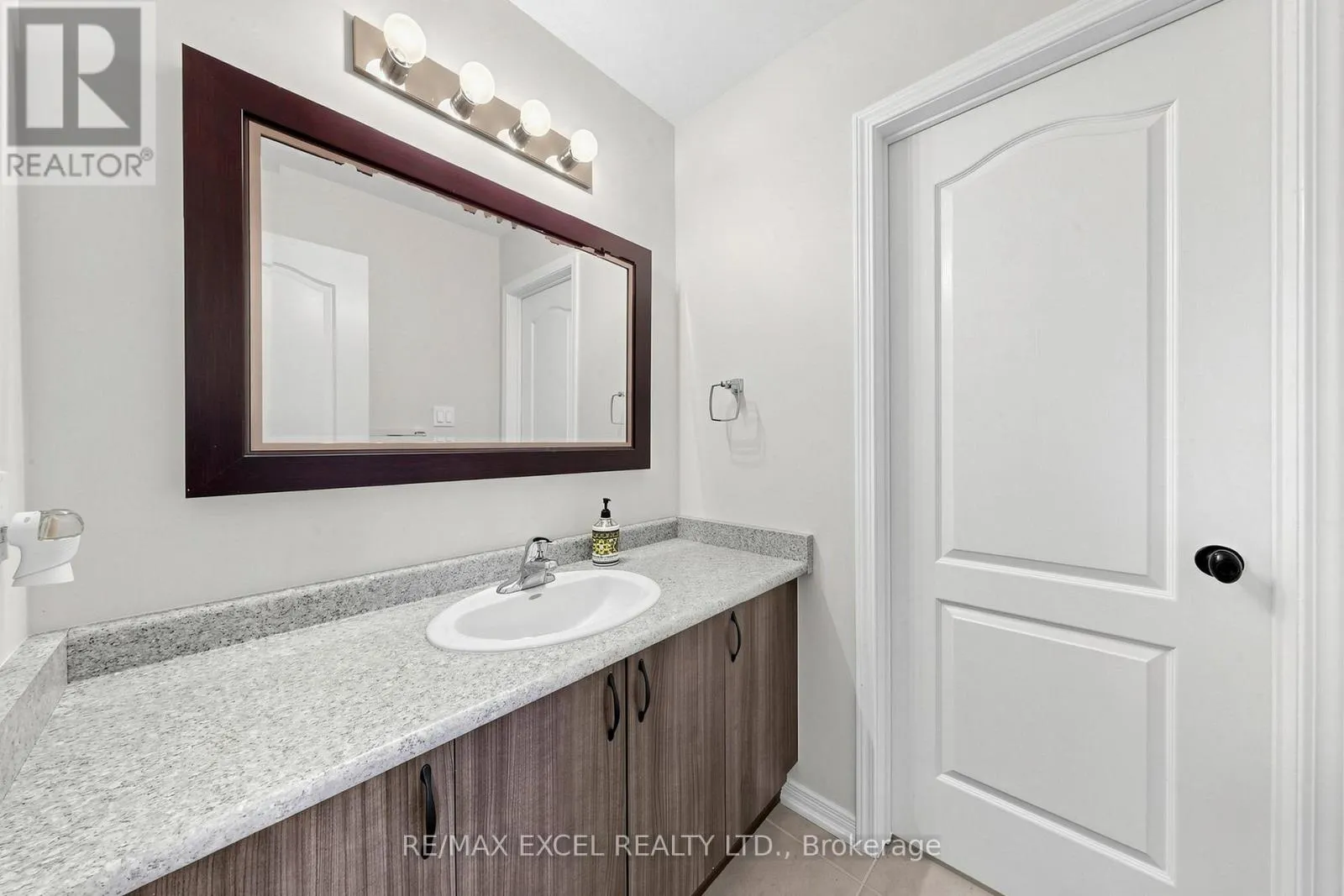 16 STOCKELL CRESCENT