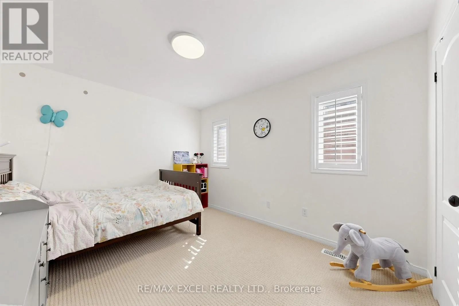 16 STOCKELL CRESCENT