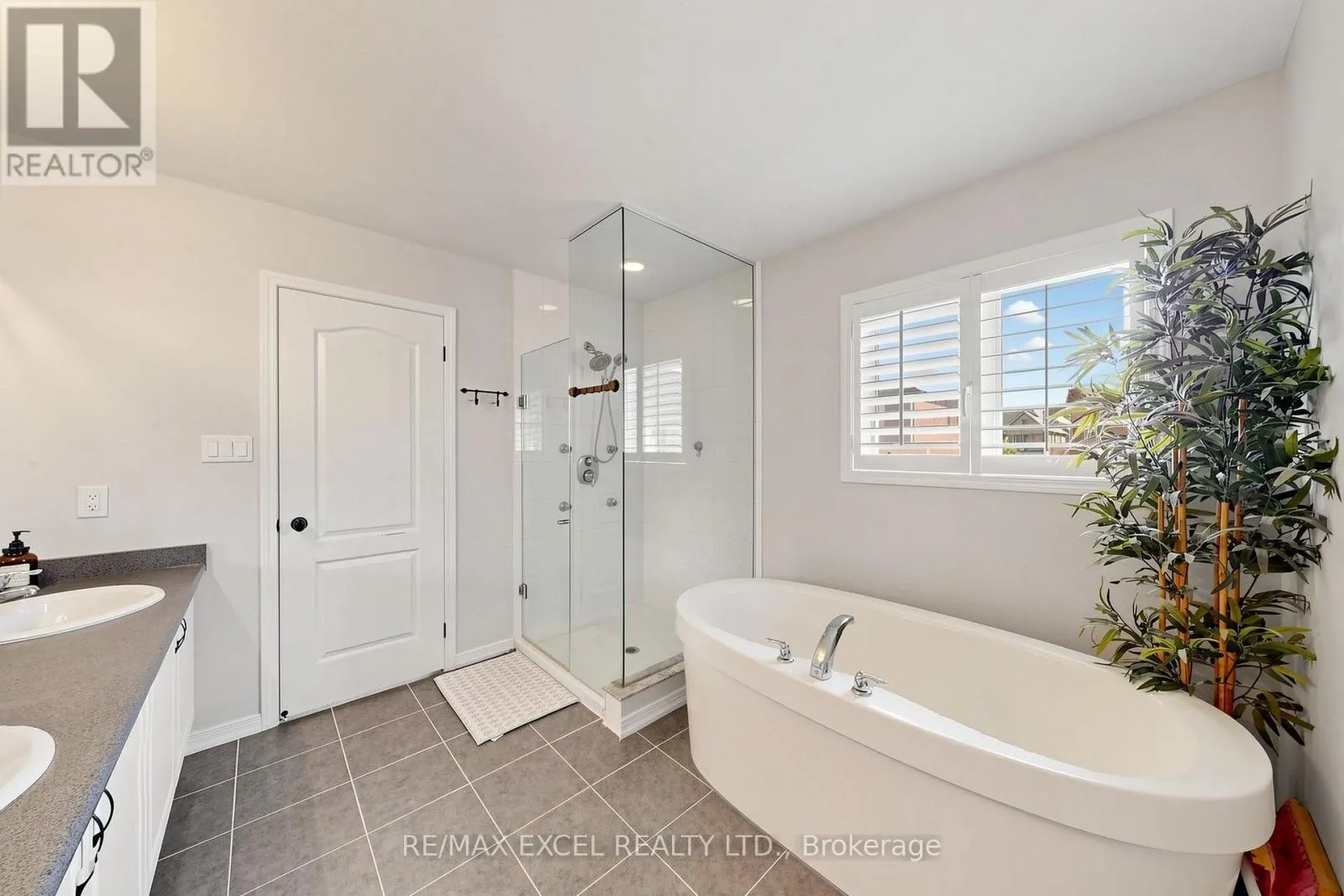 16 STOCKELL CRESCENT