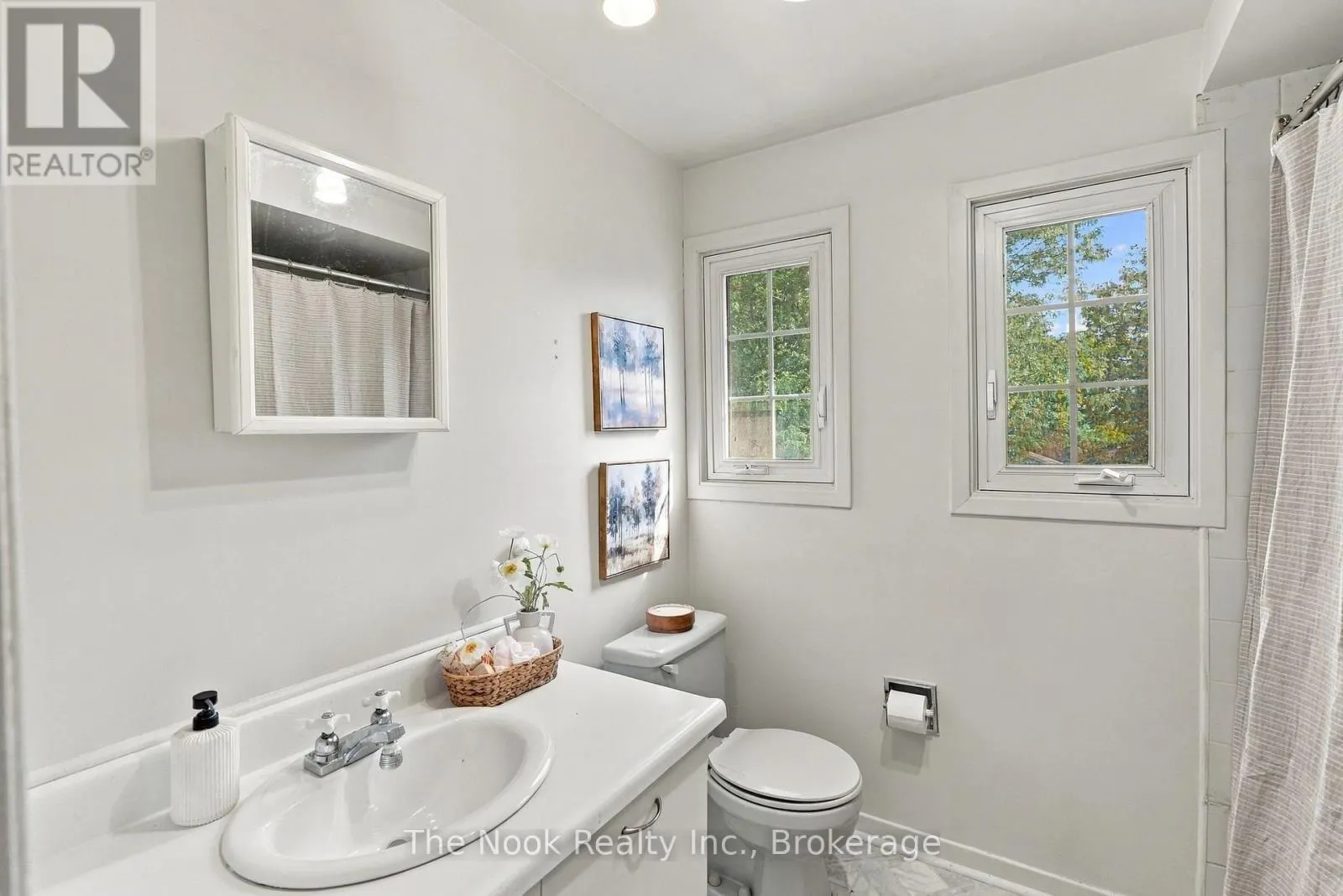 27 FIELD CRESCENT