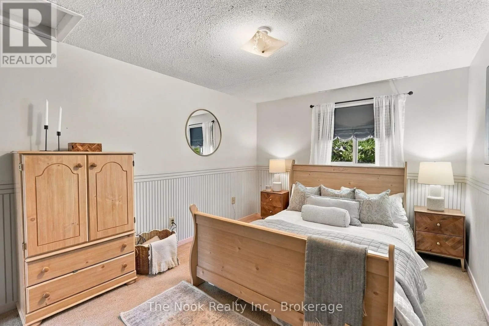 27 FIELD CRESCENT