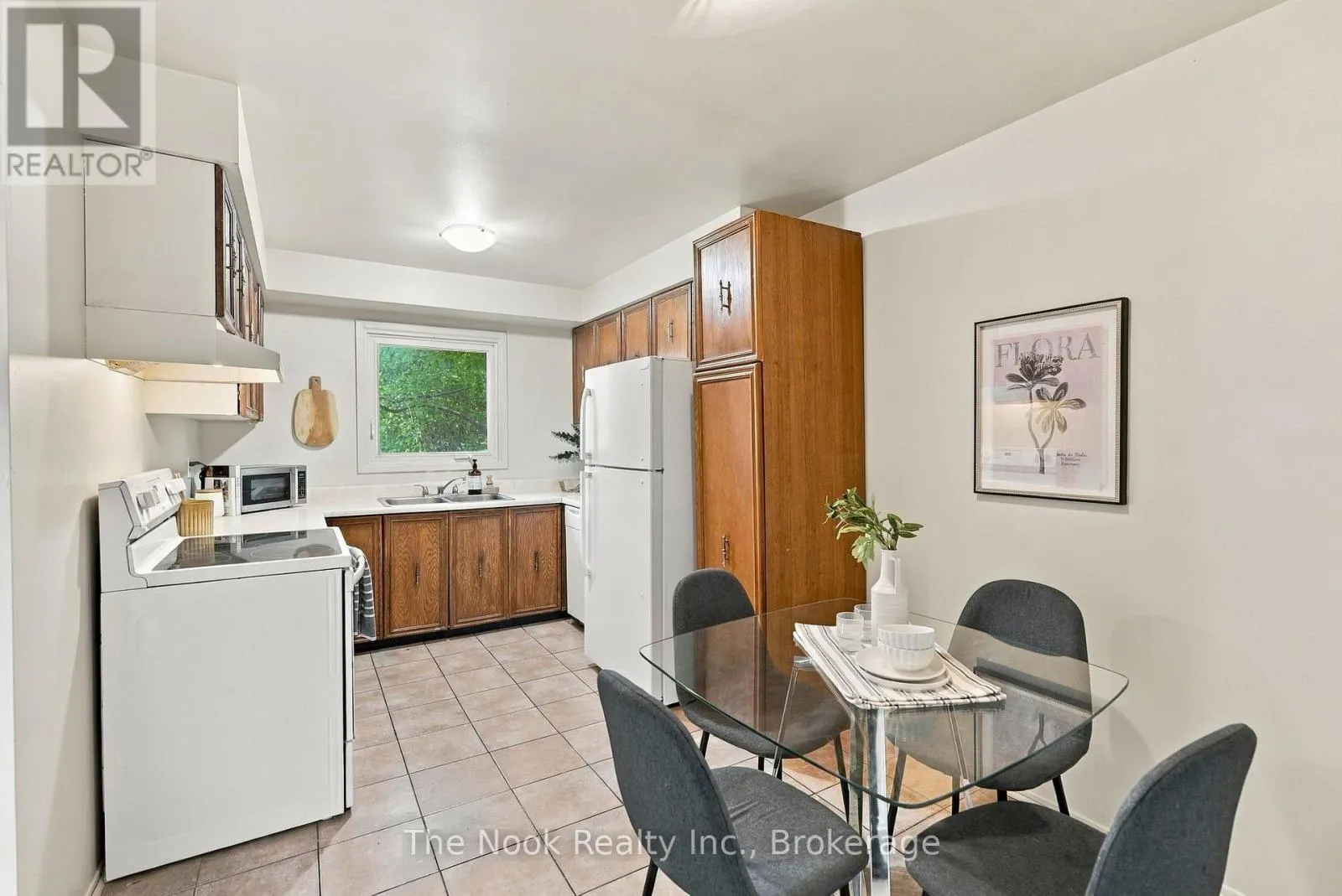 27 FIELD CRESCENT