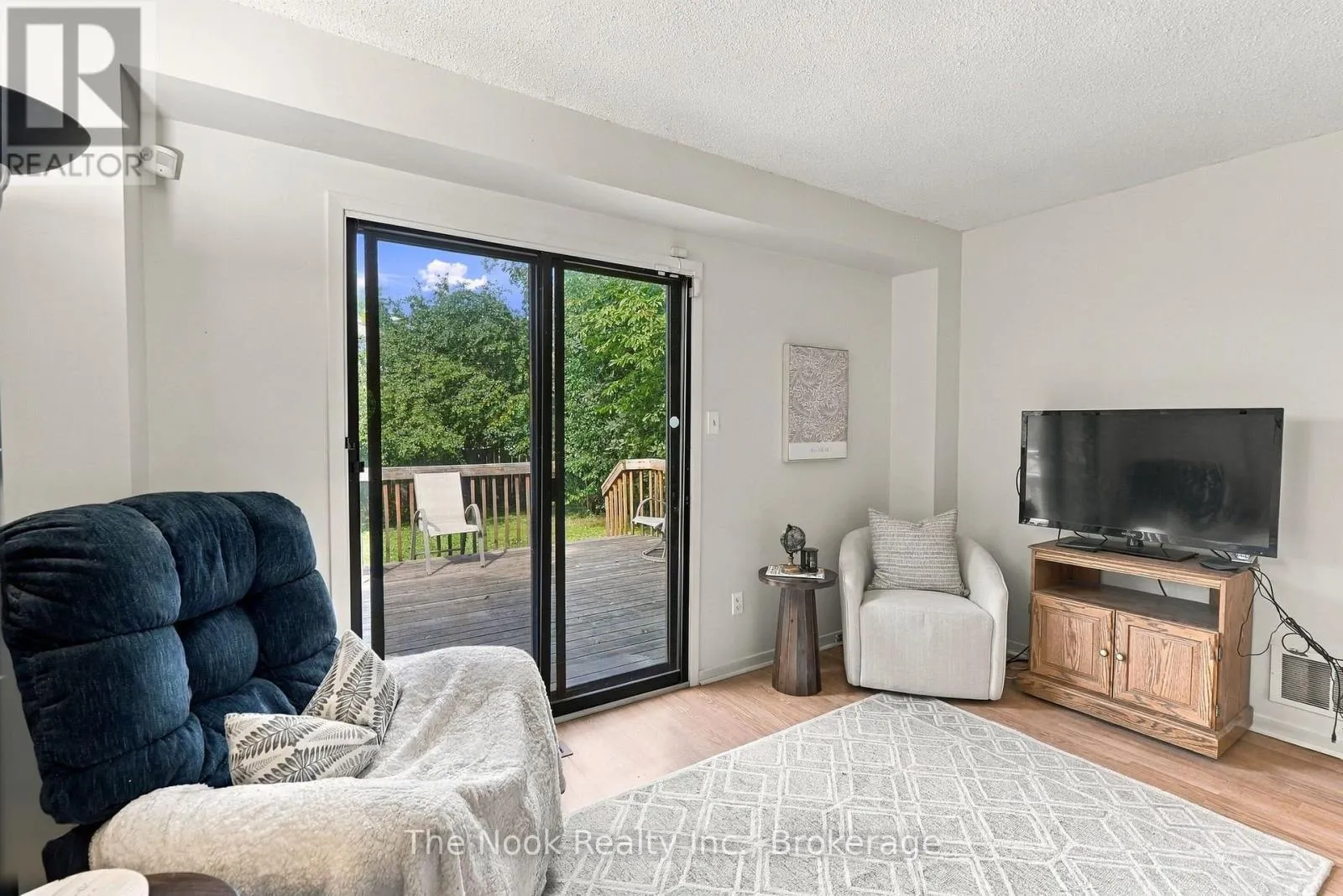 27 FIELD CRESCENT