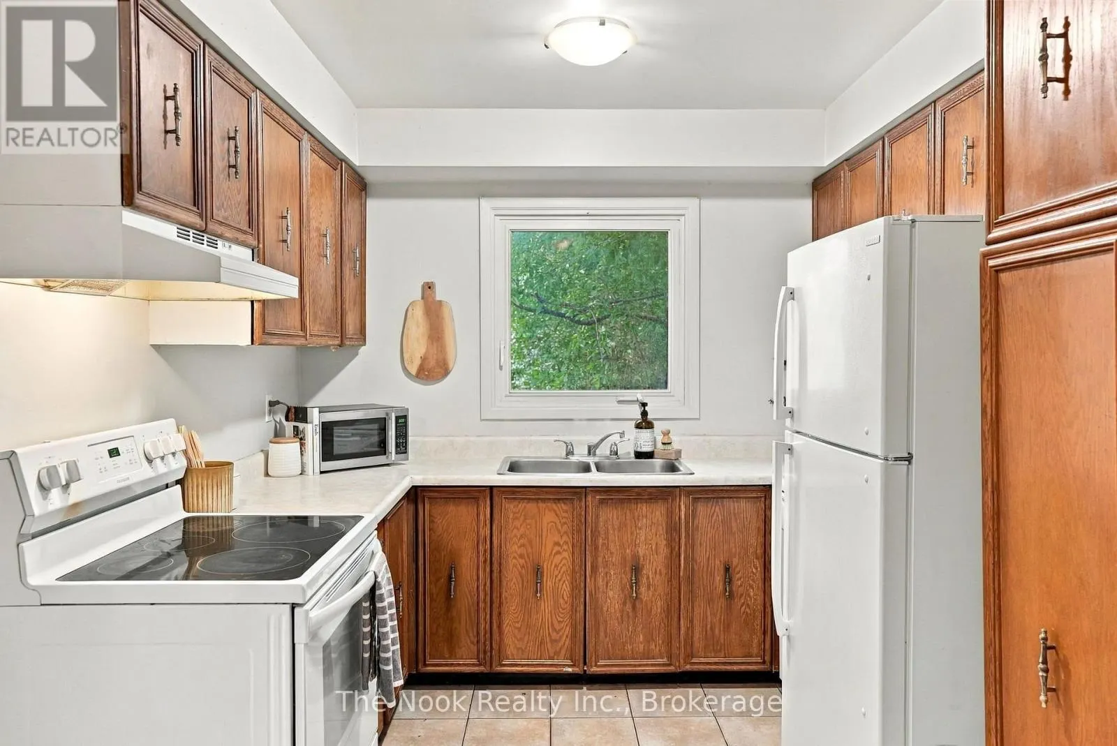 27 FIELD CRESCENT