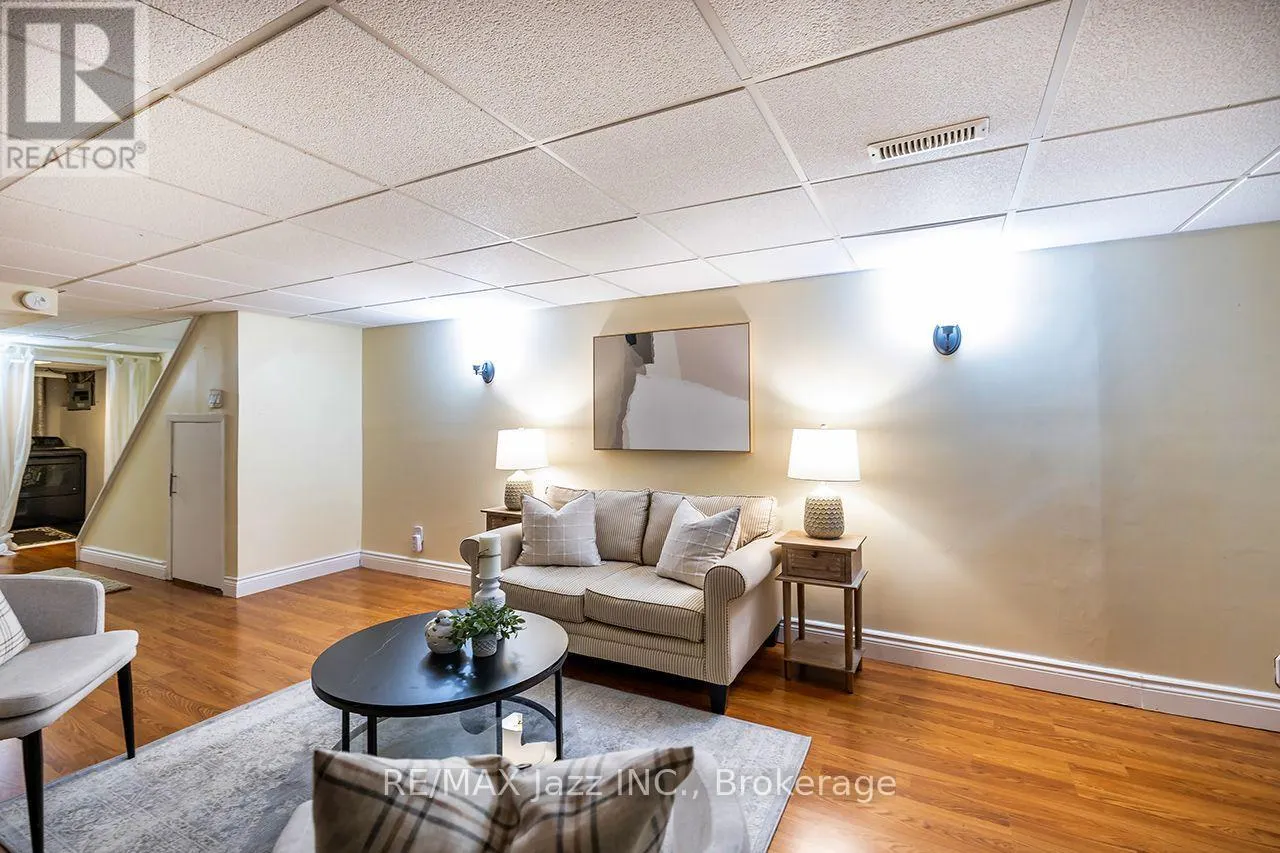 3 - 1330 TROWBRIDGE DRIVE #3