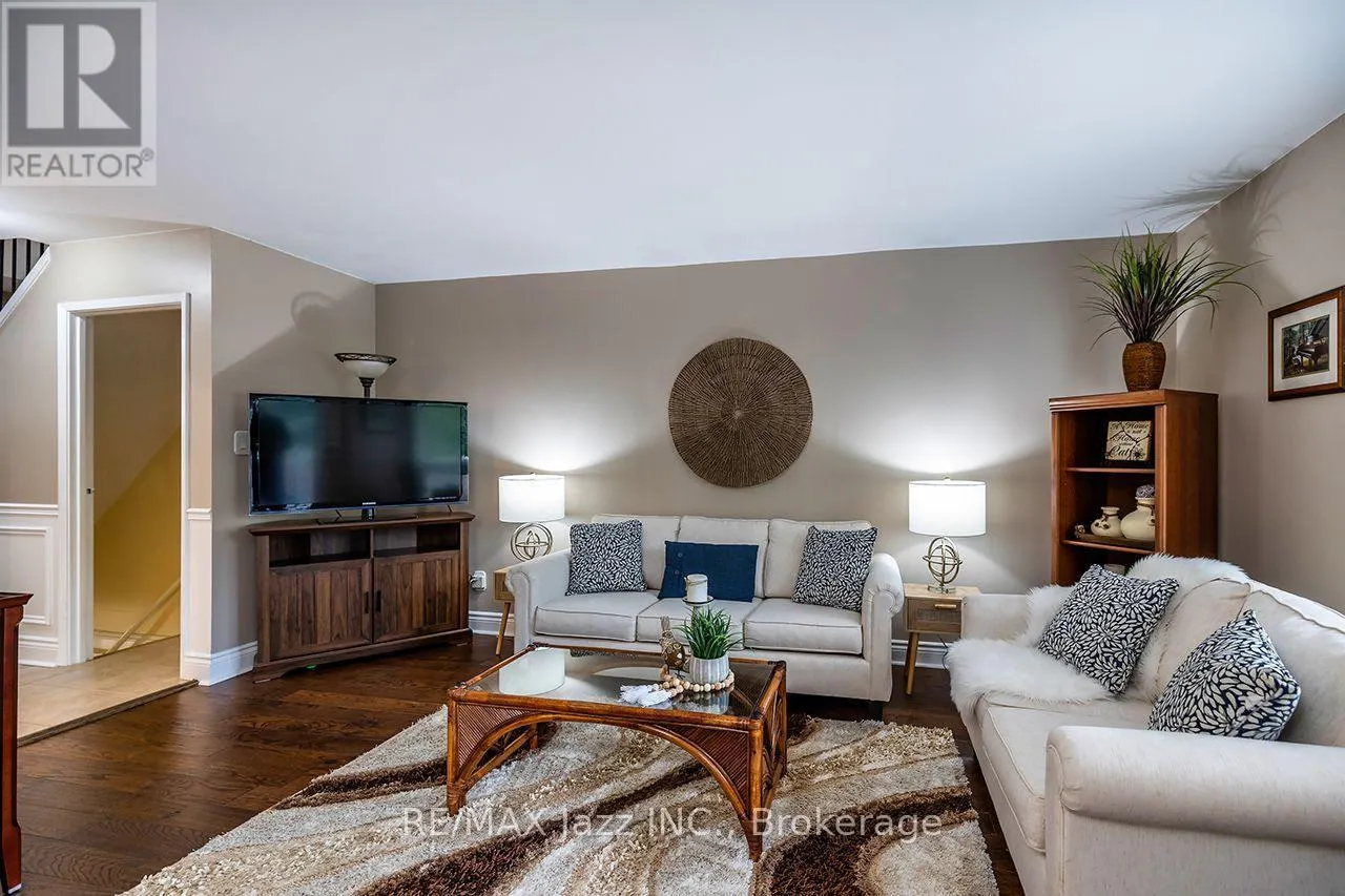 3 - 1330 TROWBRIDGE DRIVE #3