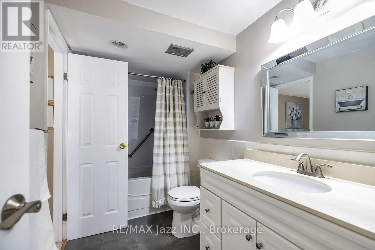 3 - 1330 TROWBRIDGE DRIVE #3