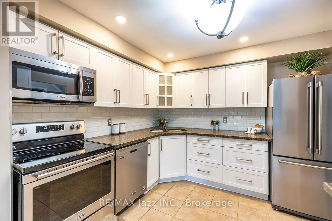 3 - 1330 TROWBRIDGE DRIVE #3