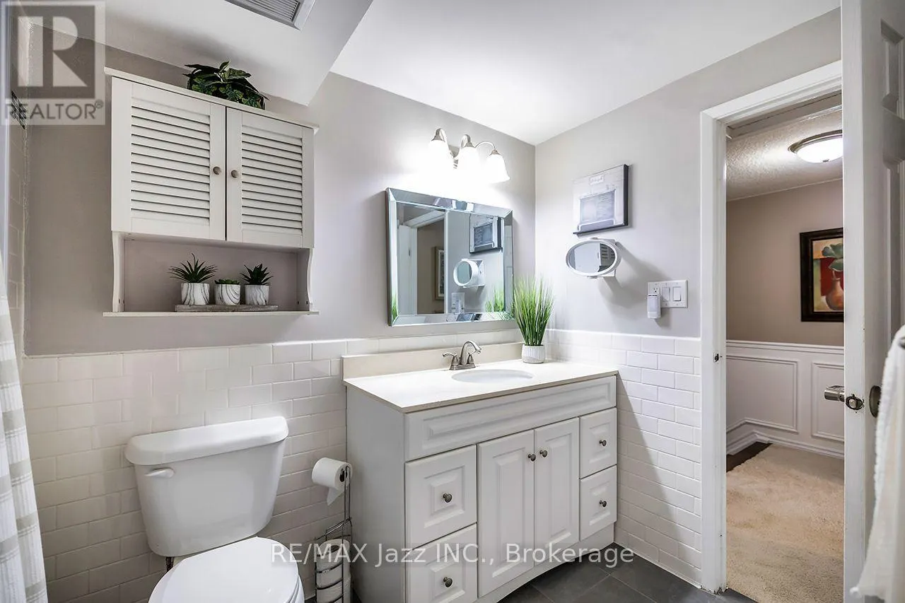 3 - 1330 TROWBRIDGE DRIVE #3