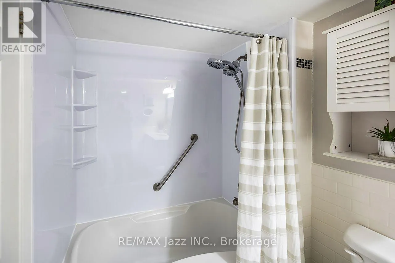 3 - 1330 TROWBRIDGE DRIVE #3