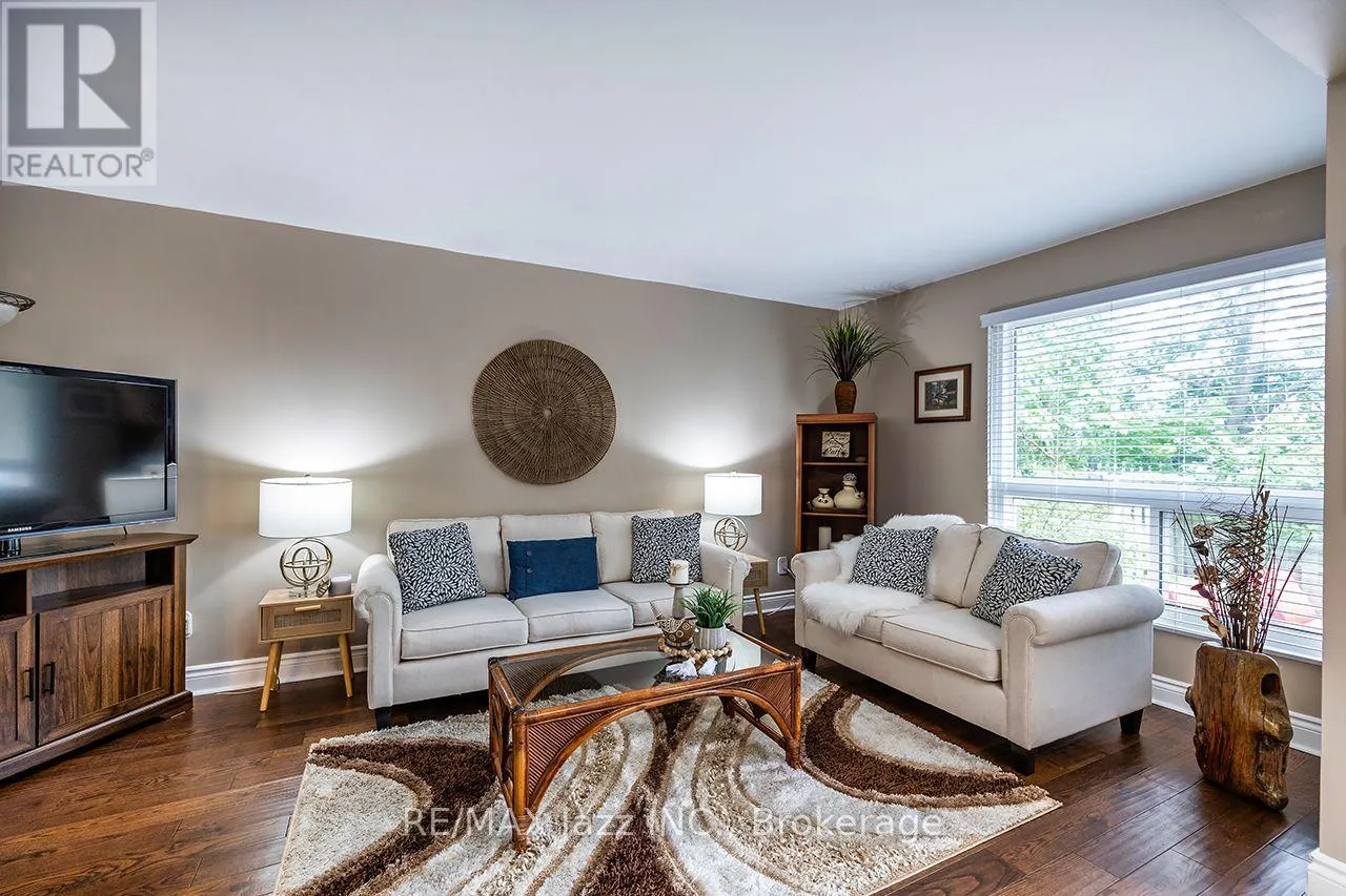 3 - 1330 TROWBRIDGE DRIVE #3