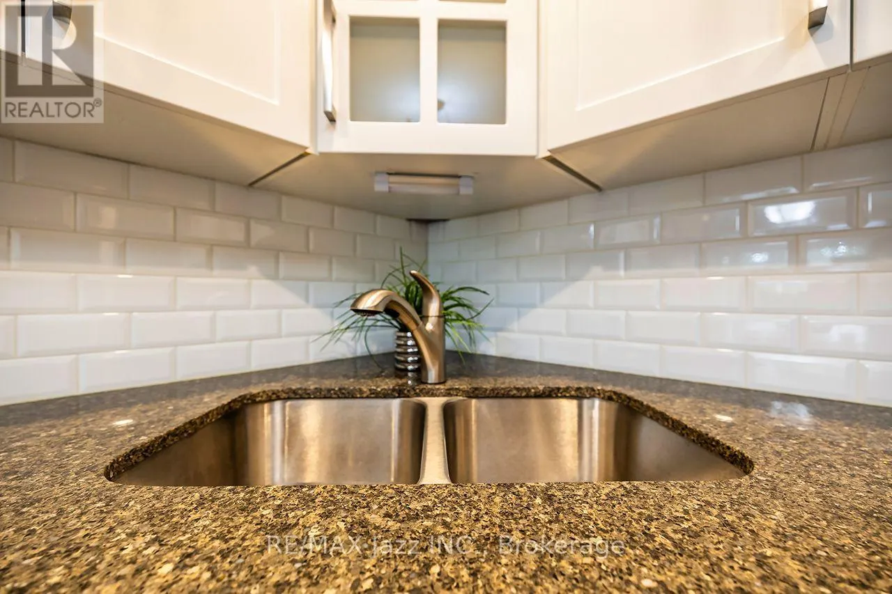3 - 1330 TROWBRIDGE DRIVE #3