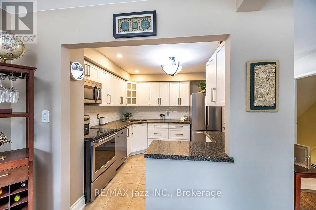 3 - 1330 TROWBRIDGE DRIVE #3