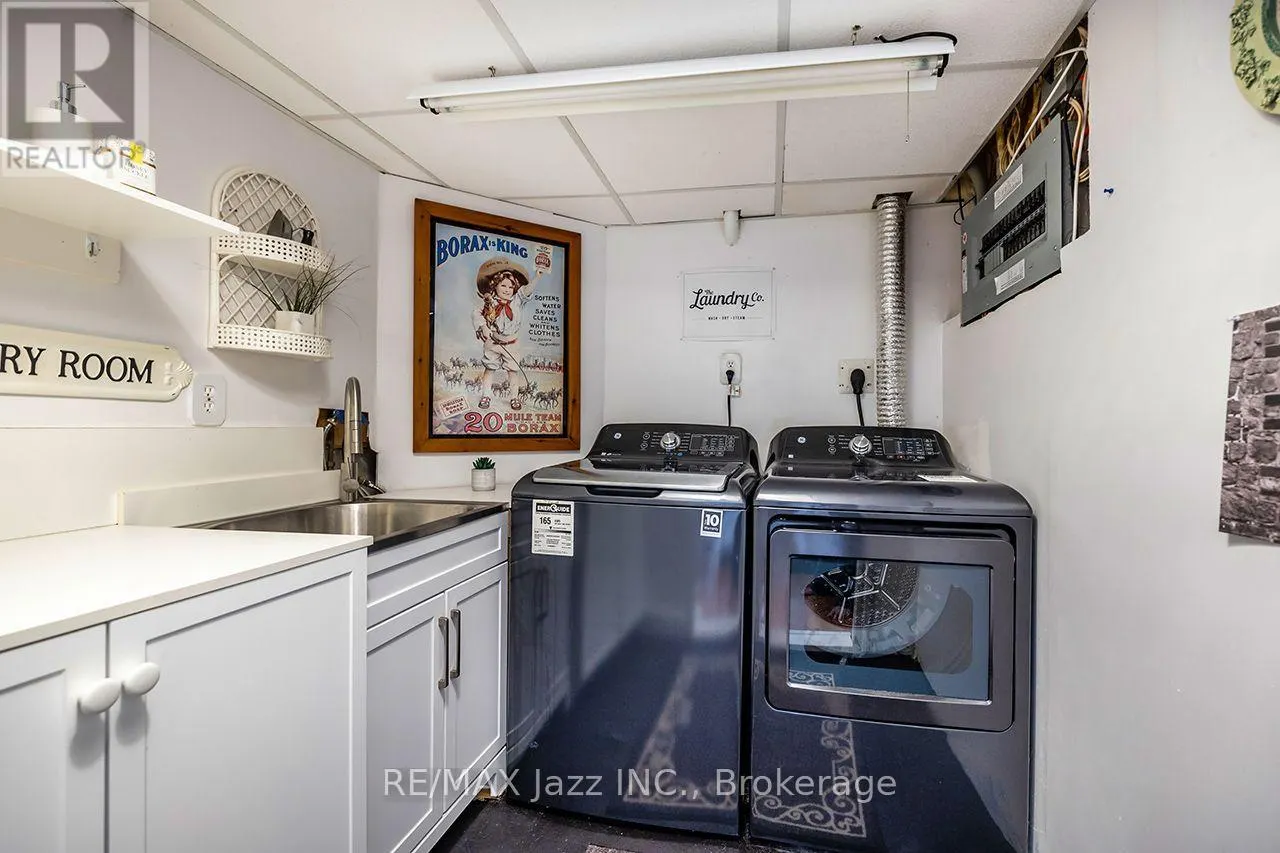 3 - 1330 TROWBRIDGE DRIVE #3