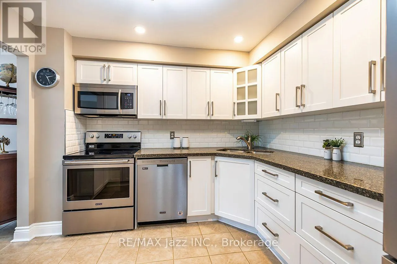 3 - 1330 TROWBRIDGE DRIVE #3